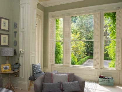 sash windows with blinds