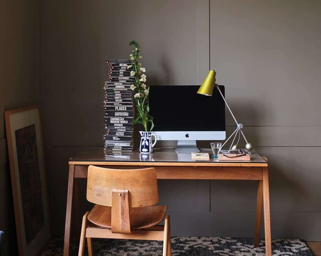 desk with mac